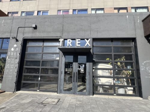 川崎にあるTREX KAWASAKI RIVER CAFEの外観