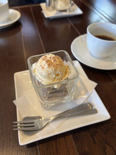 梅屋敷Cafe ＆ Lounge h.t.sのひとくちサイズのとろけるチョコチュロス〜自家製バニラアイス添え〜