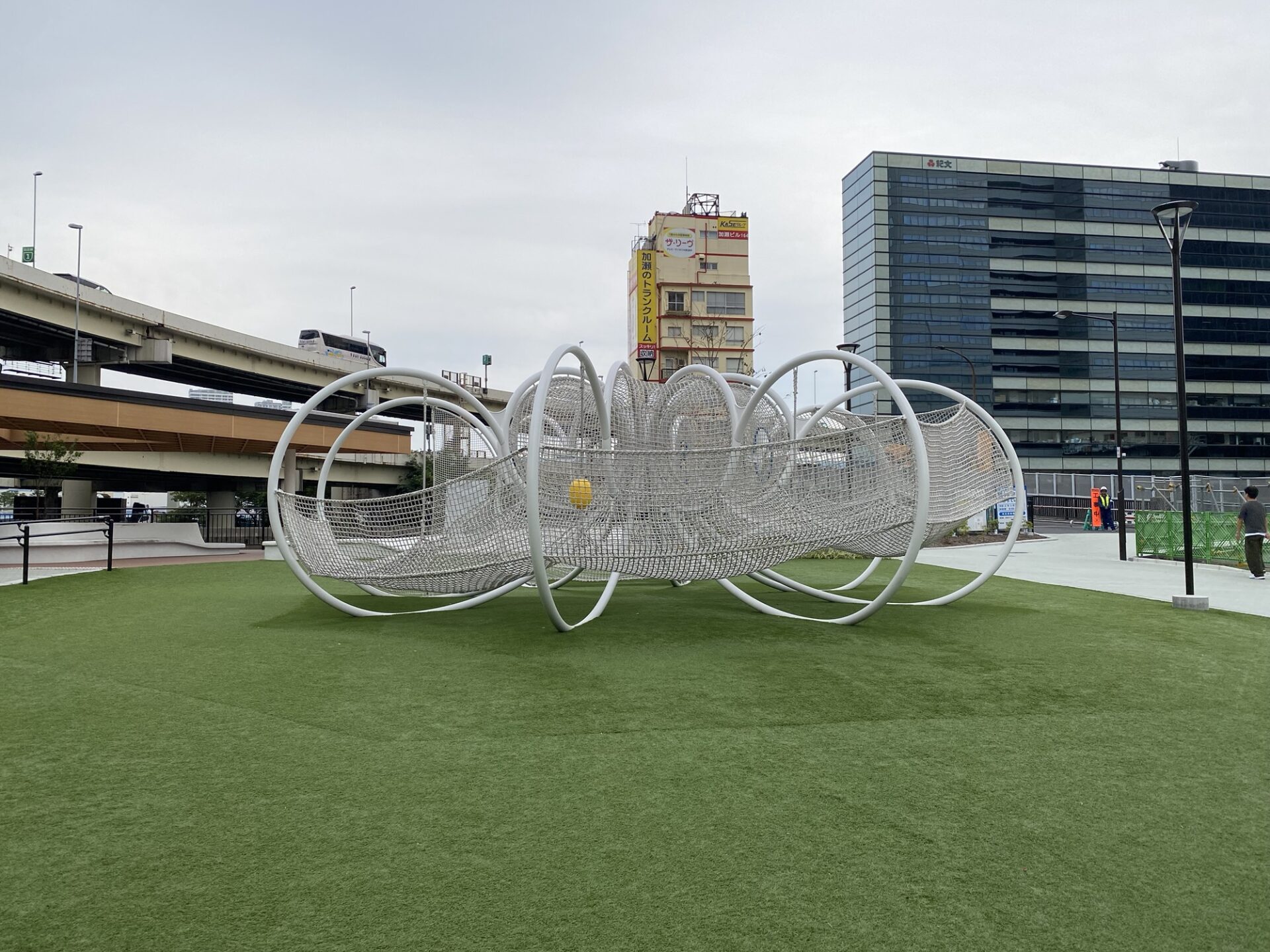 【港区】令和7年3月にリニューアルされた新浜公園。体力差のある兄弟も遊ばせやすい公園♪