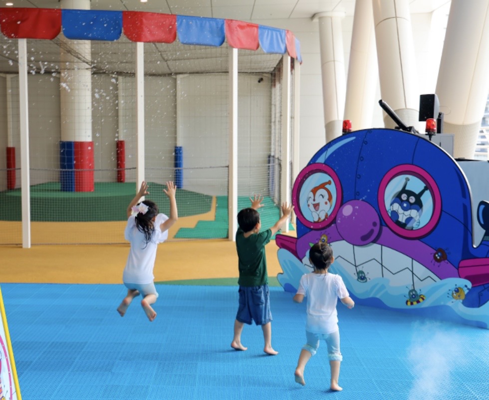 【横浜】アンパンマンの水あそびひろば2026！夏限定でオープン♪