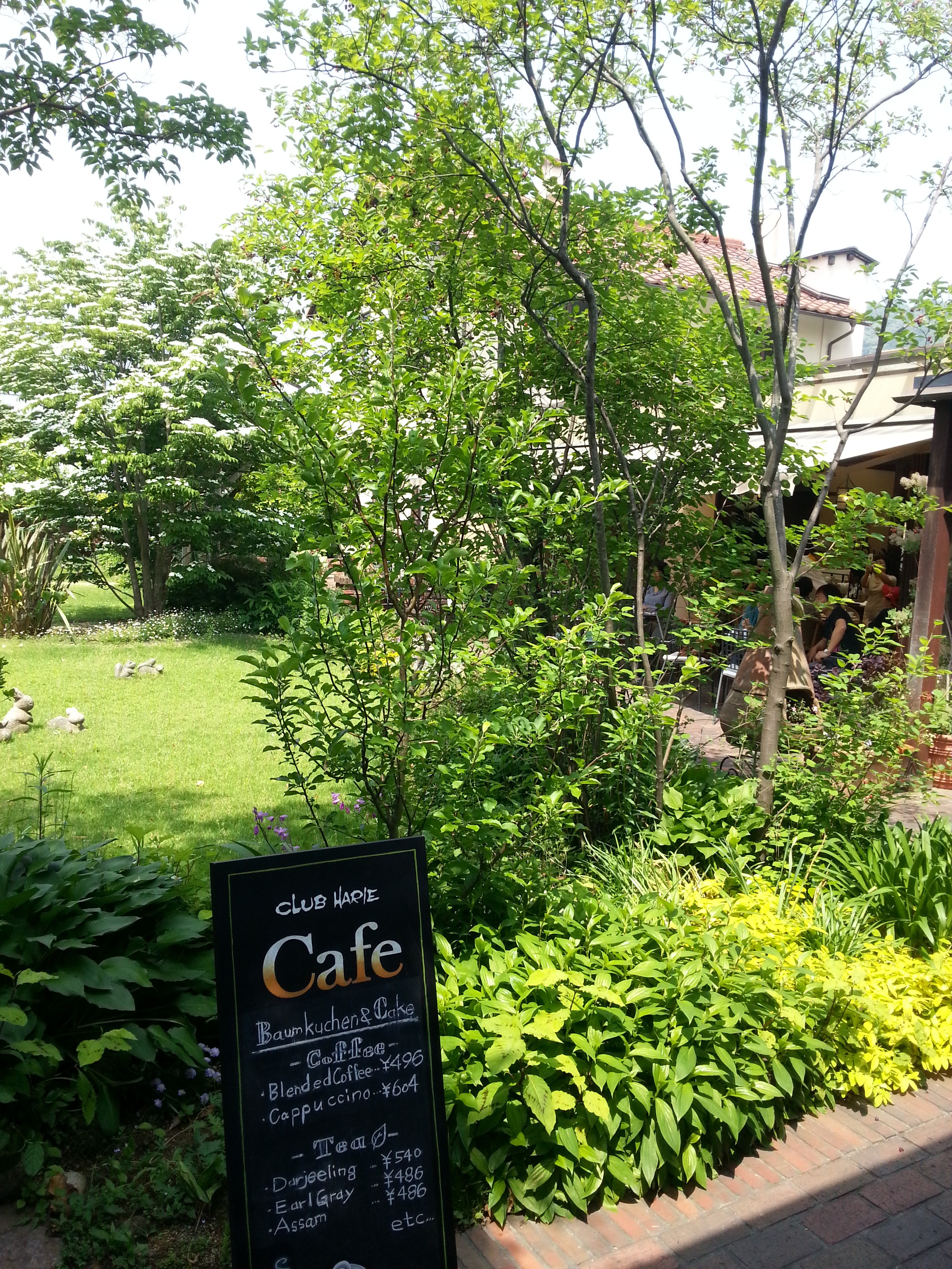緑の美しい庭園を眺めながら過ごすカフェ時間　「クラブハリエ　日牟禮カフェ」