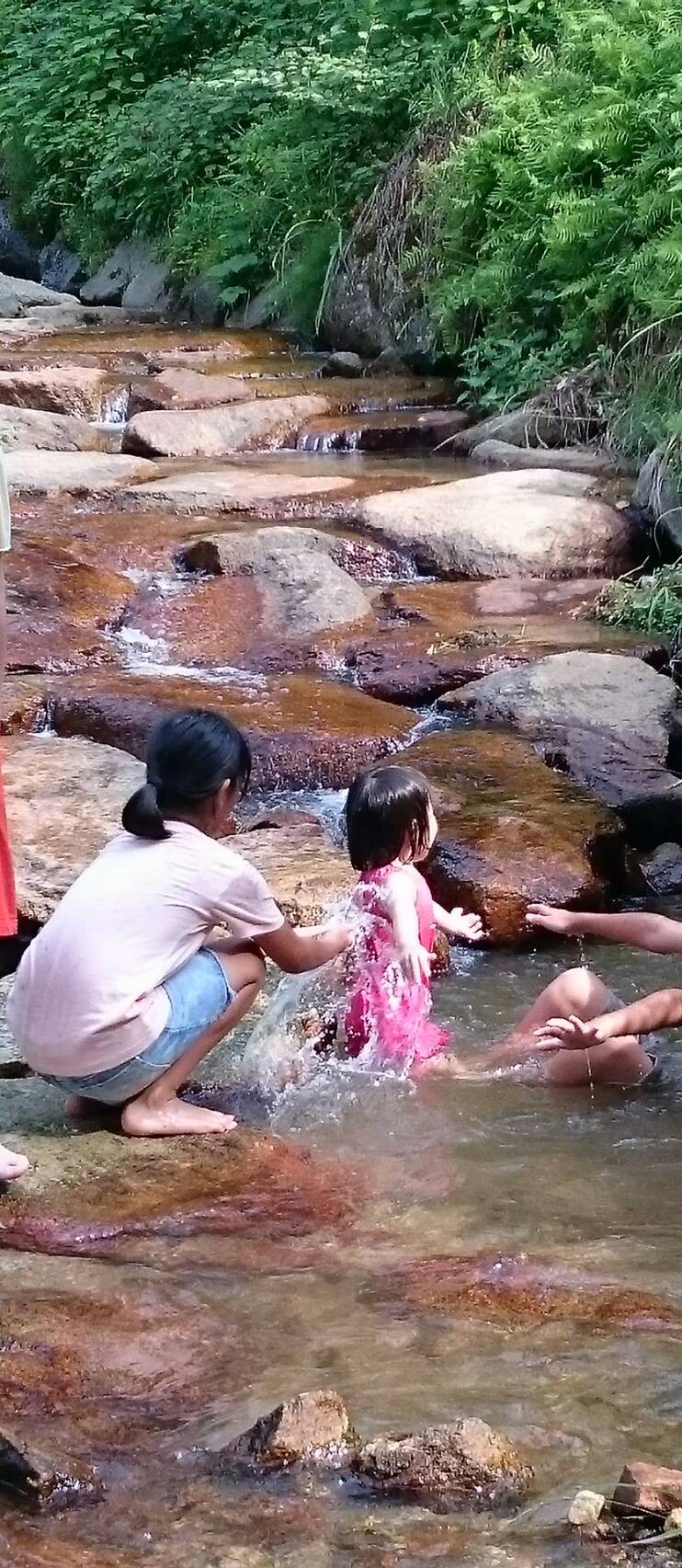 バンガロー村に泊まって来ました！緑の中で川遊びが出来て、2歳の娘も大喜び！！☆夏休みでも空きがありますよ