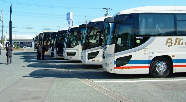 ピエリ守山にバスが大集合！バスの車体にお絵かきもできちゃう？バスの日まつりは9月10日開催！
