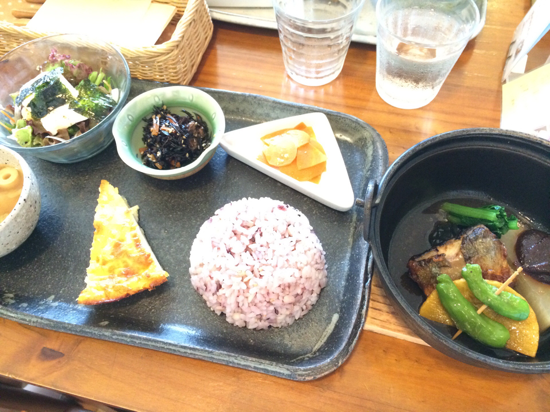 琵琶湖を眺めながら食事が出来るお洒落なカフェ♪煮込みプレートセットが特にオススメです♪