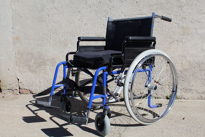 車椅子を使った体験講座で少しお勉強してみませんか。家族の介護について考えてみましょう。