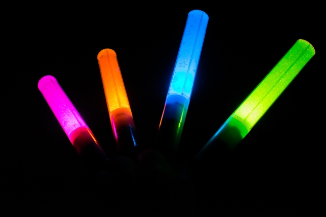 【8月12日】イオンモール草津にて「光る！ウォータースティックライト作り」開催☆豪華パーツを選んでキラキラ光る自分だけのライトを作ろう！