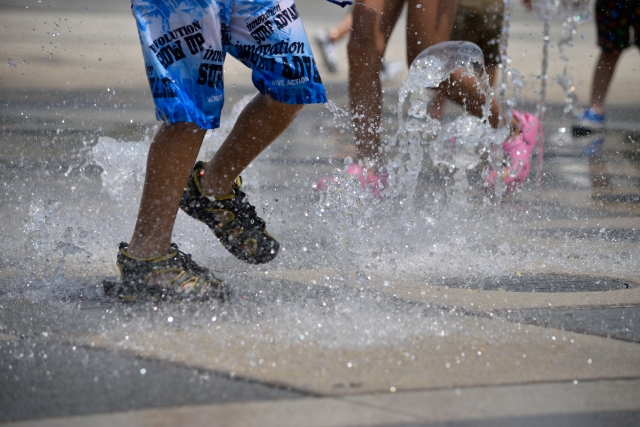 草津川跡地公園de愛ひろばの噴水が今年もスタート！手軽な水遊びで暑い夏を楽しもう♪