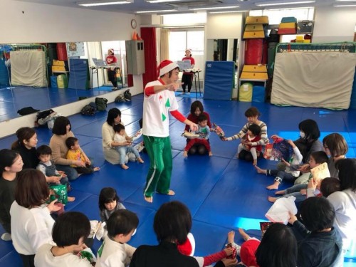 クリスマスは運動あそびを楽しもう 1 2 3才のクリスマスパーティーが12 24草津で開催 滋賀のママがイベント 育児 遊び 学びを発信 シガマンマ ピースマム