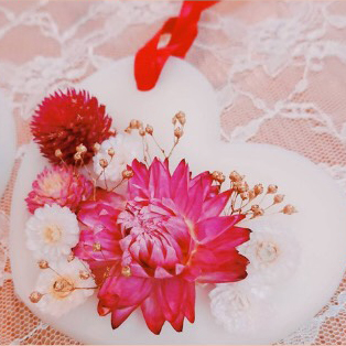 お花を飾ってアロマワックスバーを作ってみませんか？やさしい香りに癒されますよ♪3月30日、長浜で開催！子連れOK♪
