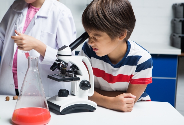 本格的な顕微鏡で見てみよう！ミクロの世界探検！彦根市子どもセンター・子ども教室　6月22日