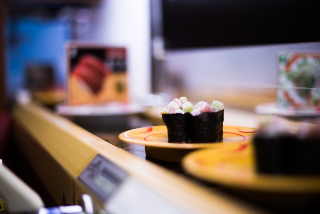 季節の天然魚を使用した海鮮丼が500円～楽しめる！くら寿司にて「感動のくらランチ」平日限定販売♪