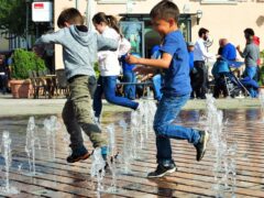 夏の人気水遊びスポット！今年も草津市de愛ひろばの噴水がスタート！夏休み中は毎日開催！【5/25〜9/30】