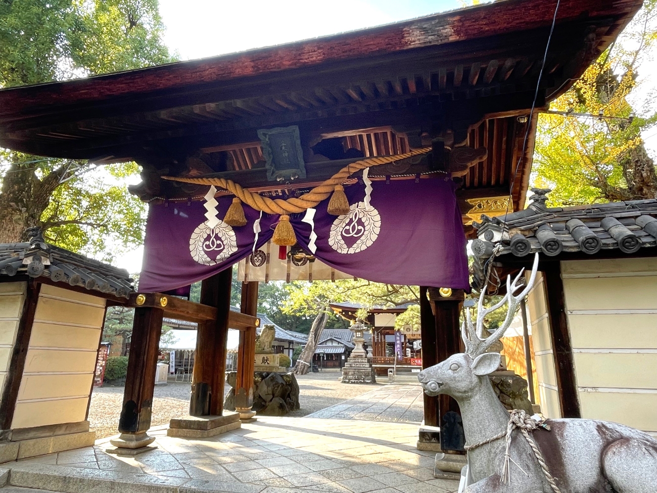 立木神社の門　鹿