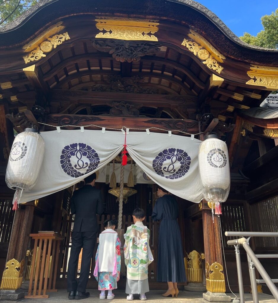 立木神社　七五三で参拝する子どもたち
