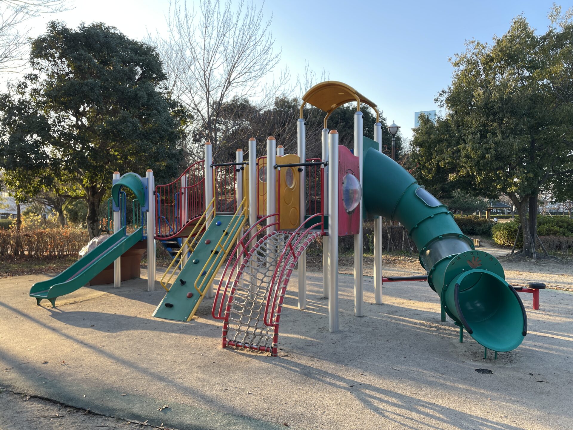 遊びやすい広さの公園発見！遊具あり☆池の中には大きなコイも泳ぐ【守山ふれあい公園】行ってきた！