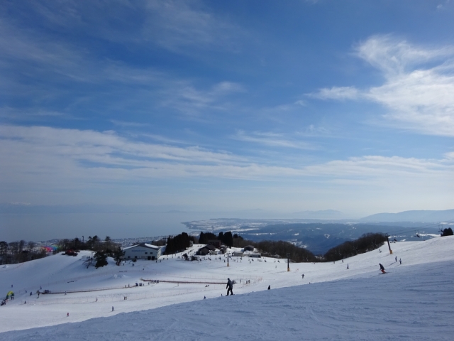 しし汁、おしるこのふるまい♪じゃんけん大会、雪玉ストラックアウトで子どもも大人も楽しめる【箱館山雪まつり2025】今年も開催決定！