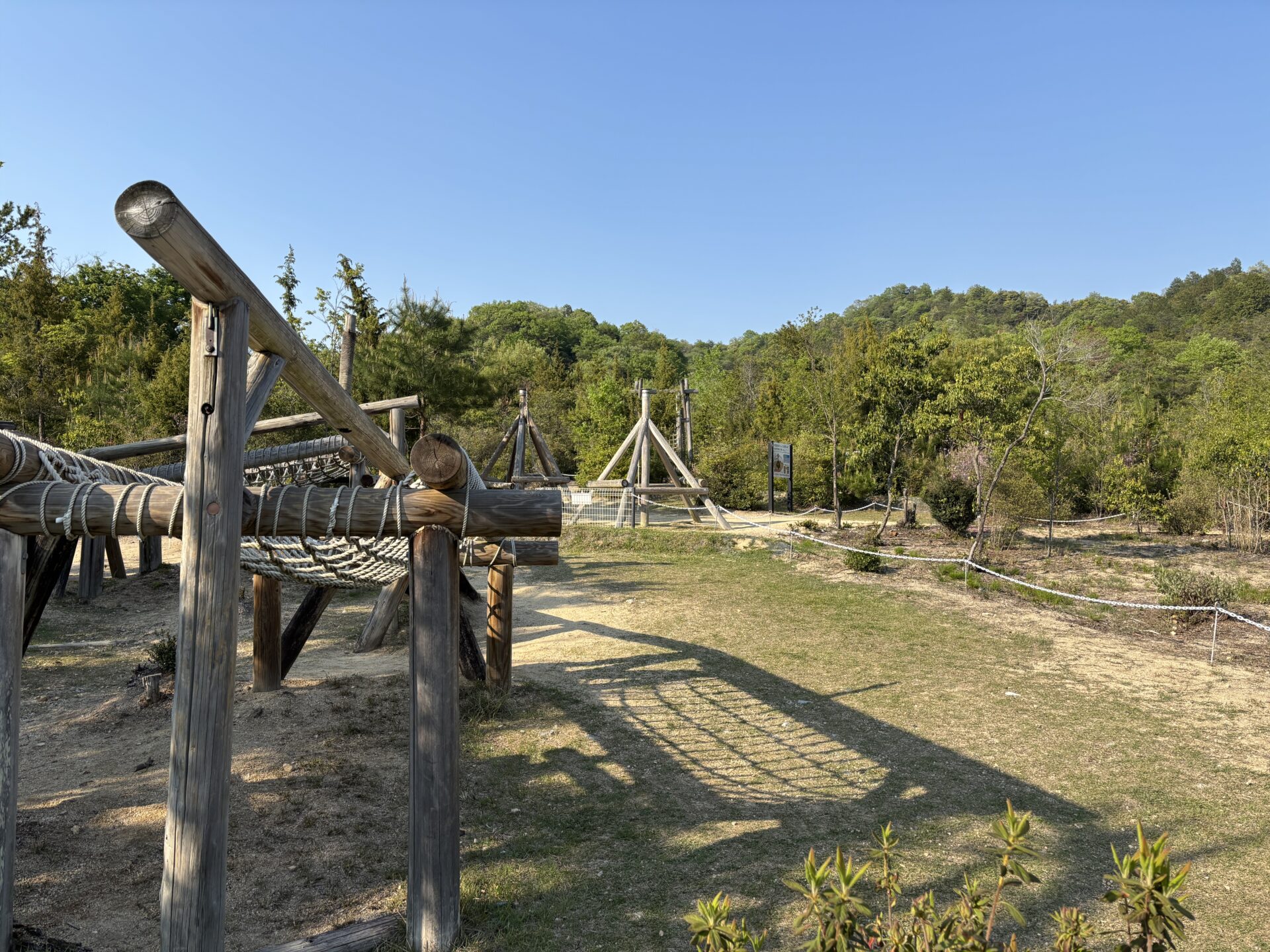 【2025年最新】体力ありすぎキッズもこれは効く！？希望が丘文化公園のフィールドアスレチックが凄い！