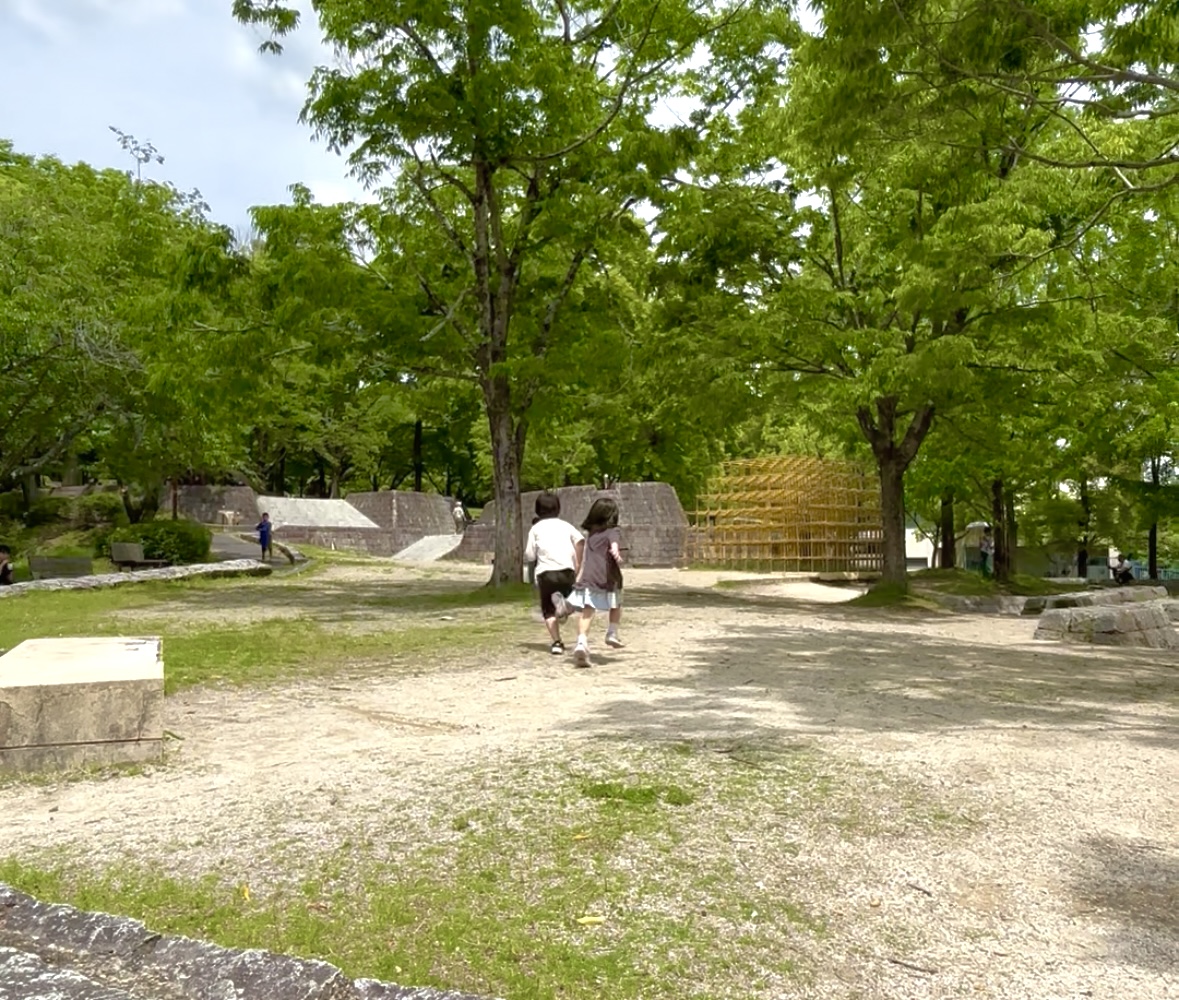 まるで森の中のお城！？駅近なのに自然の魅力いっぱいの公園に行ってきた！大津市