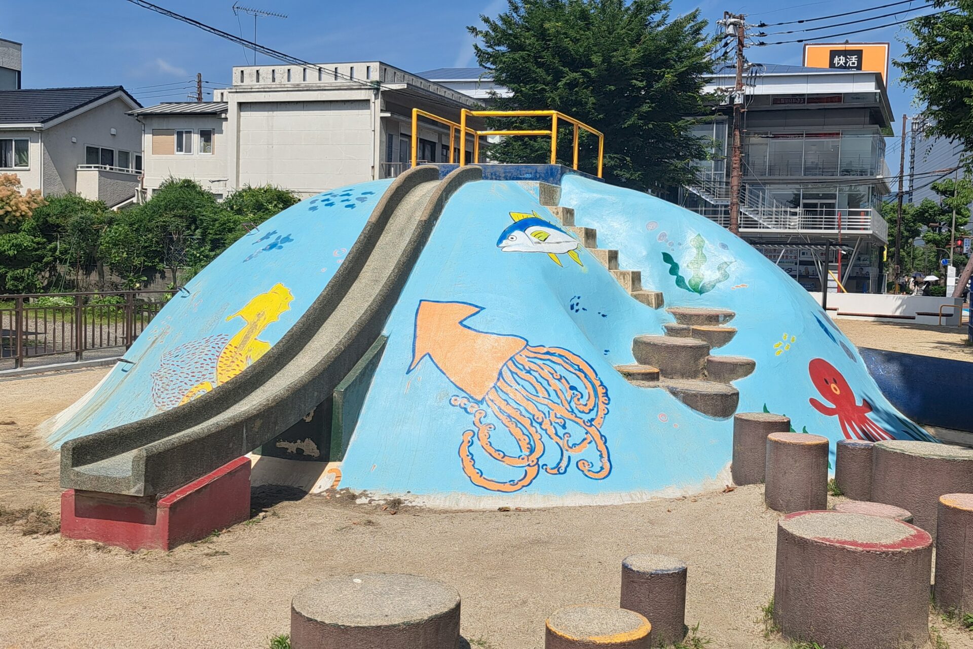 遊具に大きなクジラやカニやカメ！？大津市の公園の遊具が可愛くペイントされていました！！