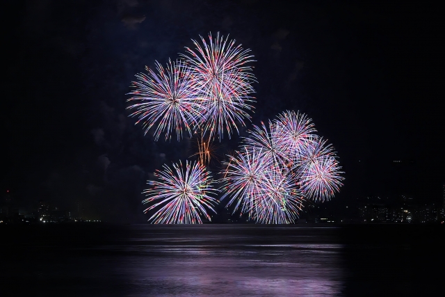 琵琶湖の湖上から打ち上がる！大迫力の花火【大津志賀花火大会】7月24日開催決定☆