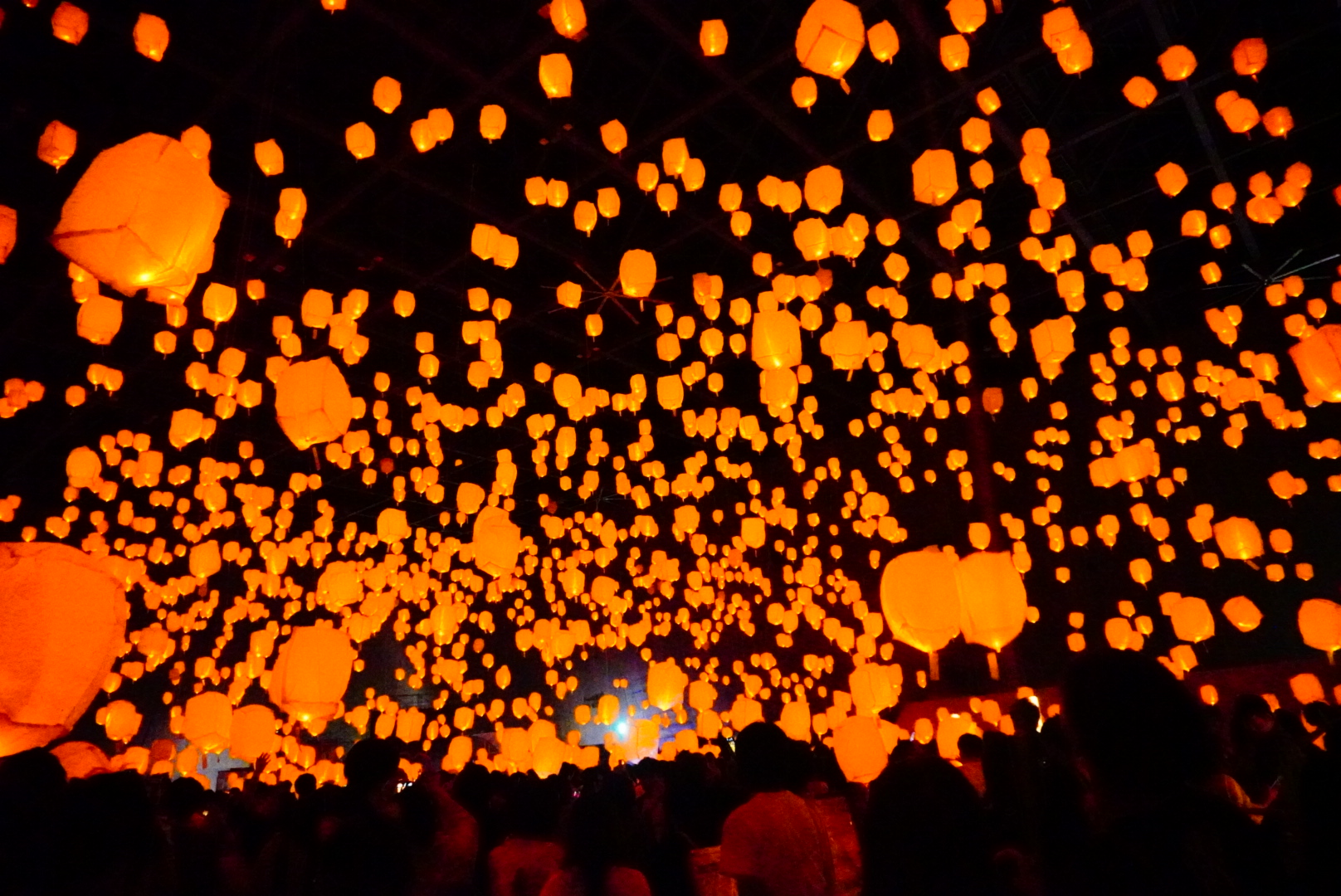 カローラ滋賀の新イベントが開催決定♪スカイランタンに願いを込めて。無料のGOカートやゲームも楽しめる♪マルシェもあります。