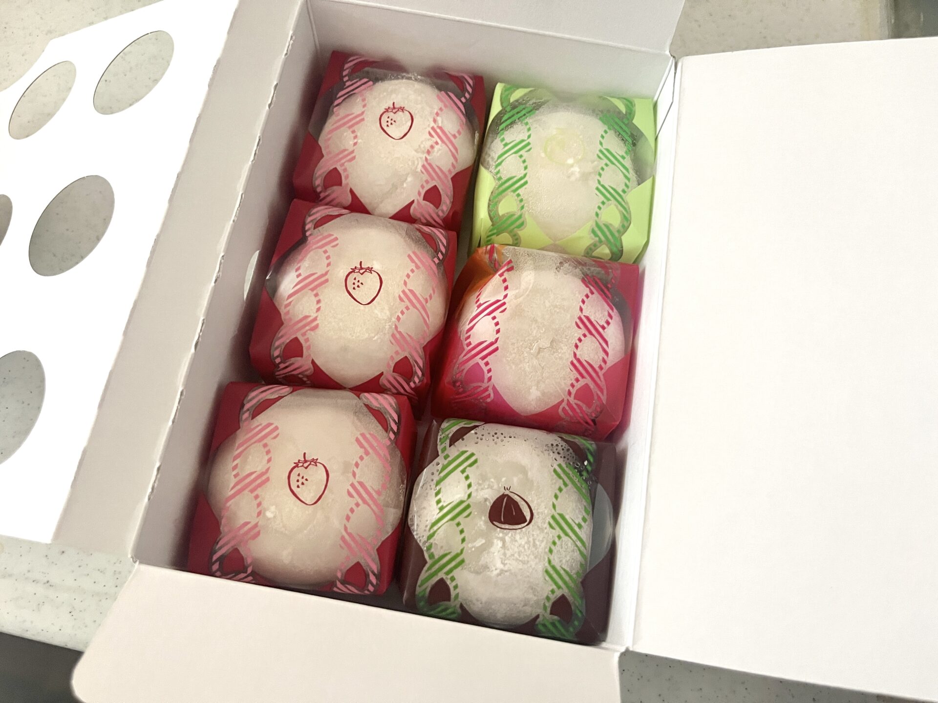 滋賀・守山の美味しすぎる”フルーツ大福”食べてみた★手土産にぴったりのお菓子もいっぱい！【祇をん ににぎ 工場直売店「ほのあかり」】