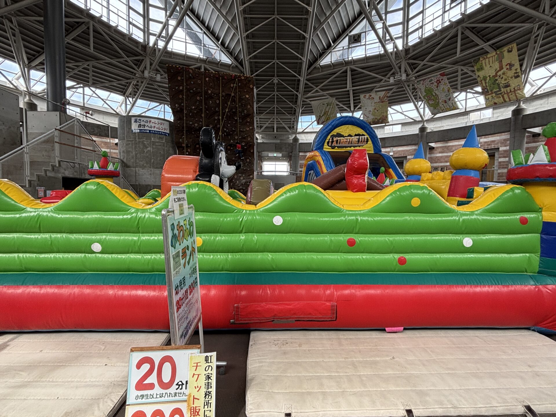 お天気が悪くても大丈夫【滋賀県 子どもと一緒に遊ぶならココ】屋内でもたっぷり遊べる！【滋賀県立びわ湖こどもの国】