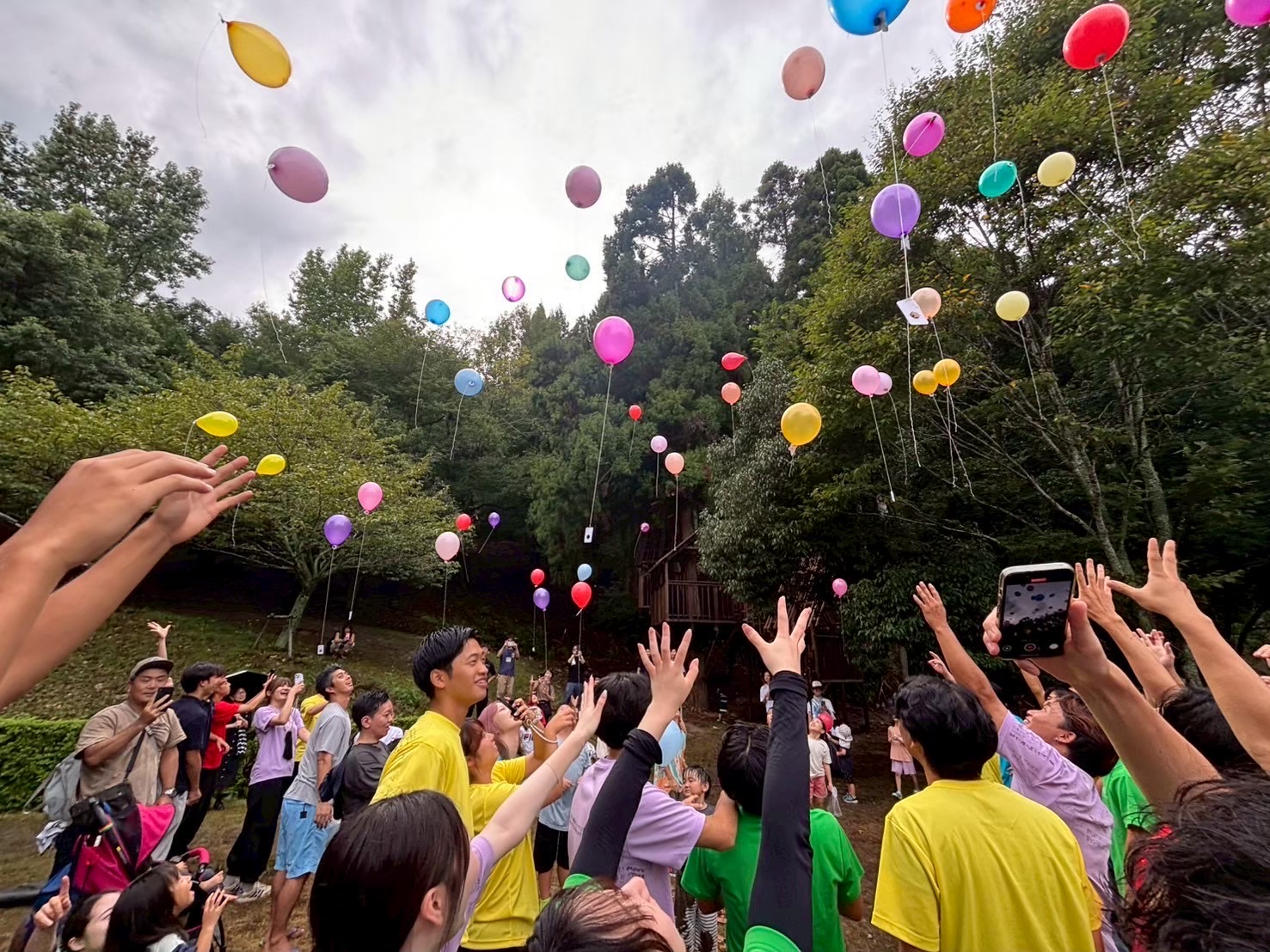 【参加無料】約3年半ありがとう！ツリーハウス「憶翔」最後の一日を遊び尽くそう♪宝探しやワークショップ、空いっぱいのふうせんとばしも！