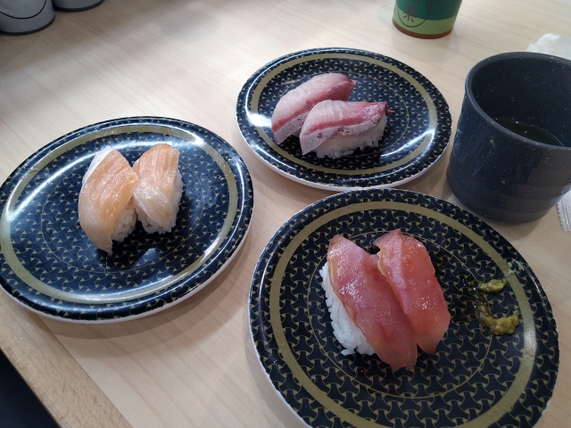 【スシロー×人気キャラコラボ第2弾】SNSでも大人気のパペット人形グッズ！指人形やポーチ付きメニューが数量限定で発売☆【3月4日〜】