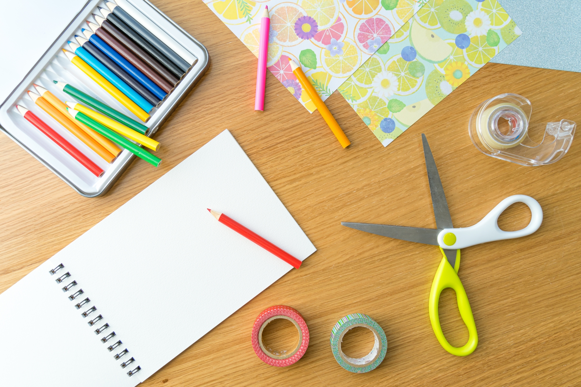 【参加無料】＼ 世界にひとつだけのオリジナルアート作品を作ろう！／【こども芸術文化体験講座ー布ーストレッチ布で作る、自分だけの四角いアート作品】が開催★ 3/8「ひこね文化プラザ」