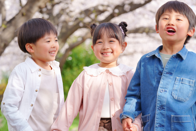 桜の下でSLに縁日、しいたけ体験も！家族で遊び尽くす【ロクハ春まつり】開催☆パンと焼き菓子の祭典も同日開催！