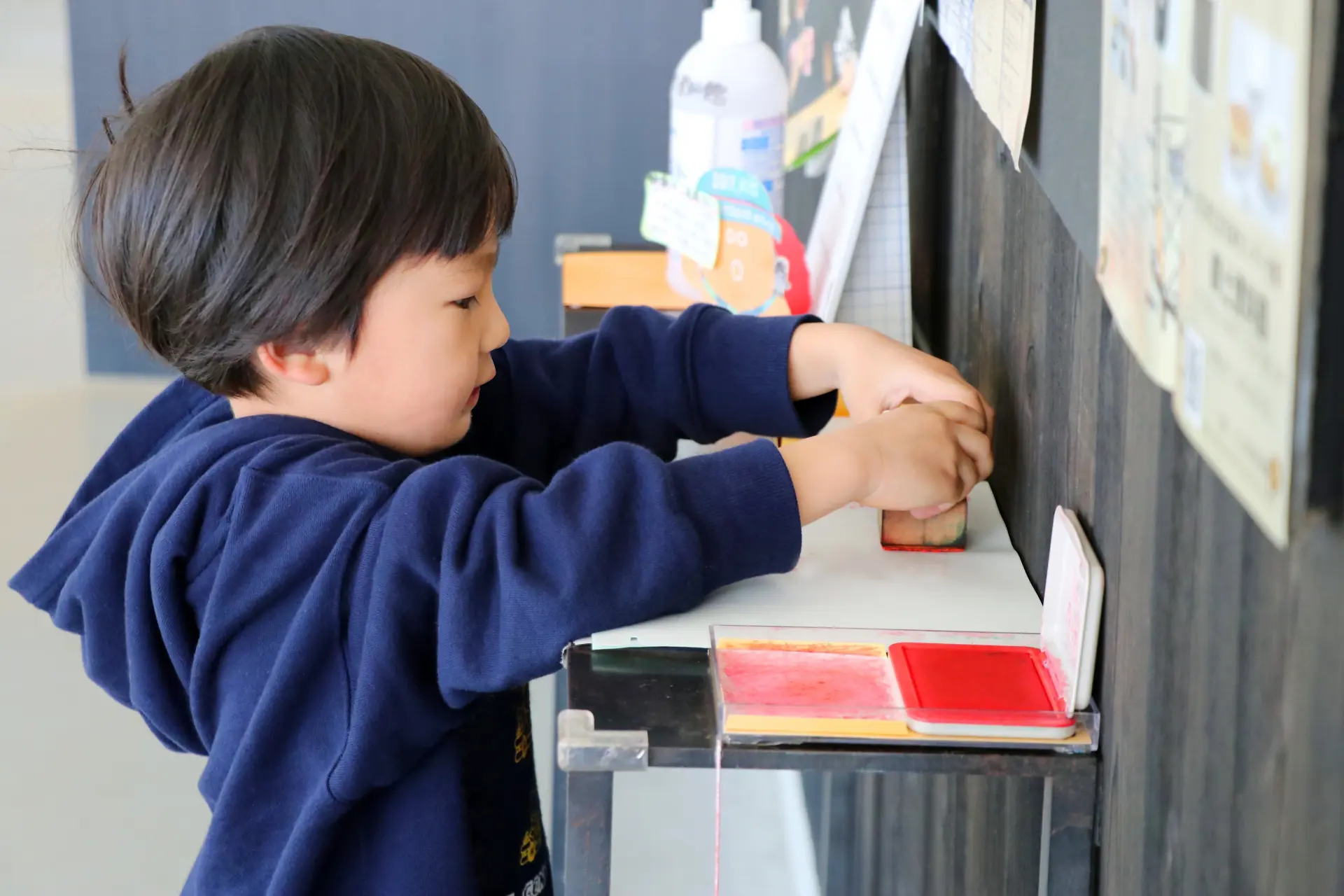 春休みのお出かけに♪ ＼12歳以下のお子様限定で ”オリジナルグッズ” をプレゼント！／ 3/1〜4/12 「めんたいパークびわ湖」にて【重ねおしスタンプラリー】開催！