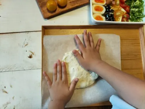 500℃の窯で焼く本格「米粉ピザ作り」に挑戦！地元野菜たっぷり＆グルテンフリーで安心・美味しい食育体験★【4月25日/あいとうマーガレットステーション】