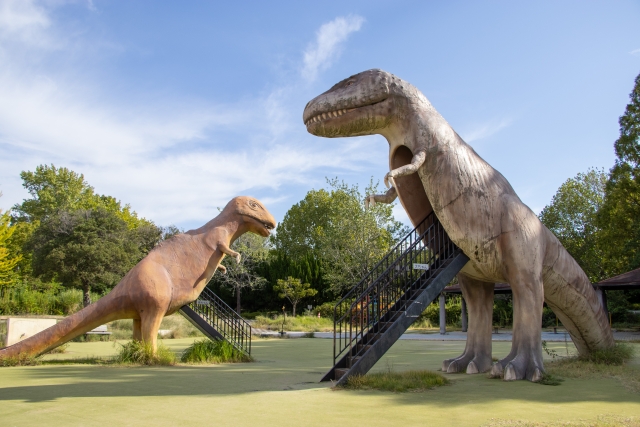 【5月5日・6日】写真撮影会や化石発掘も！店内のどこかに現れる？みんな大好きな恐竜がやってくるよ！【ピエリ守山】
