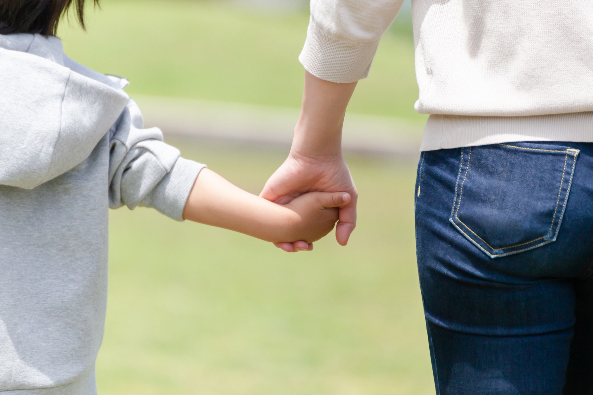 人気芸人と一緒に歩くウォーキング講座。助産師によるパパ・ママ・ベビーイベント「はぐはぐ」も同時開催。【あるあるウォーキング講座】