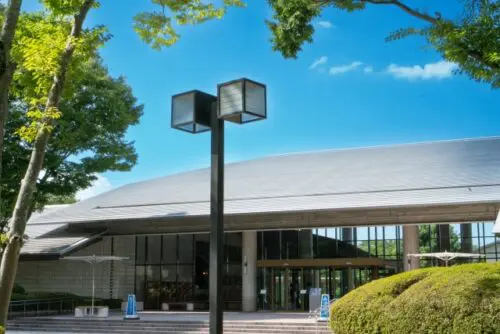 【大津市】夏休みは美術館で画家体験！7月20日開催「ポーズコレクション！」滋賀県立美術館でプロの美術モデルを描く小中学生向けワークショップ★