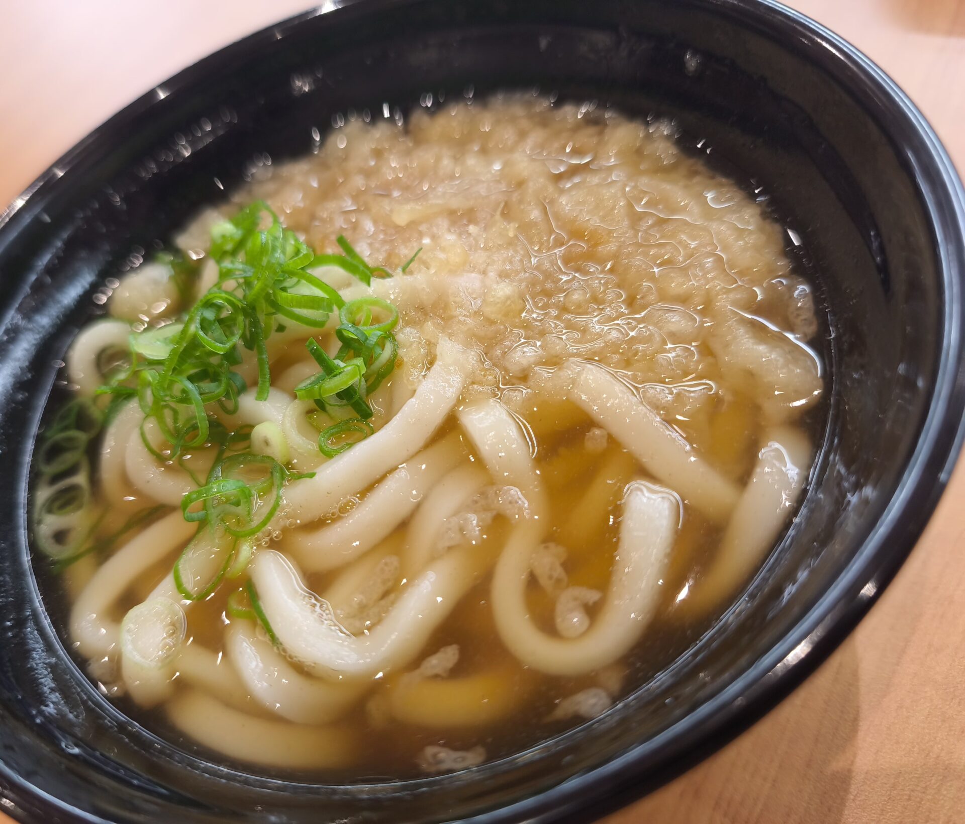 えっ毎朝店で手作りの天然だしうどんが期間限定税込150円に!?【~6/7】リニューアルした大津におの浜店で食べてきた♪【くら寿司】