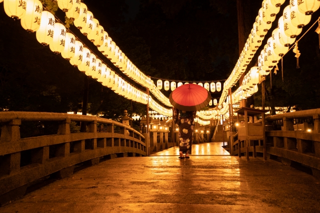 約9,000灯の提灯が幻想的な夏祭り!今年は26日(日)に花火にビンゴも！【7/25(土)26(日)27(月)】田村神社万灯祭【2026年 滋賀 花火】