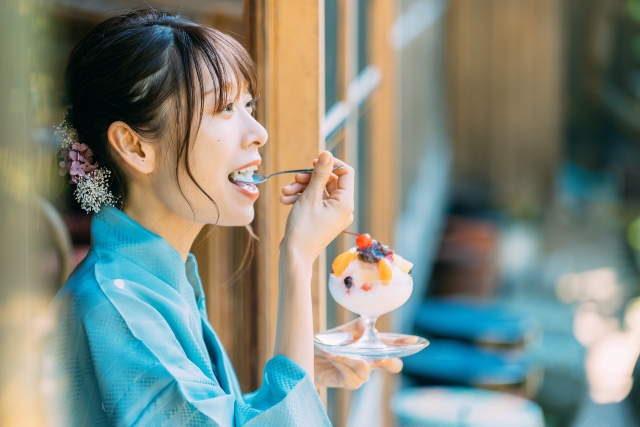 滋賀の素材を使ったつめたーいかき氷で涼もう♪黒糖・抹茶・いちごどれにしようかな？【近江八幡　たねや　日牟禮乃舎】