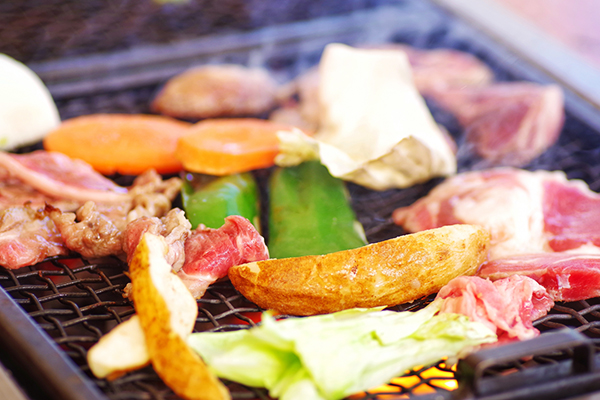 滋賀出身のあの人気芸人と楽しむ！「サンシャインビーチ手ぶらBBQイベント」が大人3000円！贅沢すぎる琵琶湖畔での休日体験！