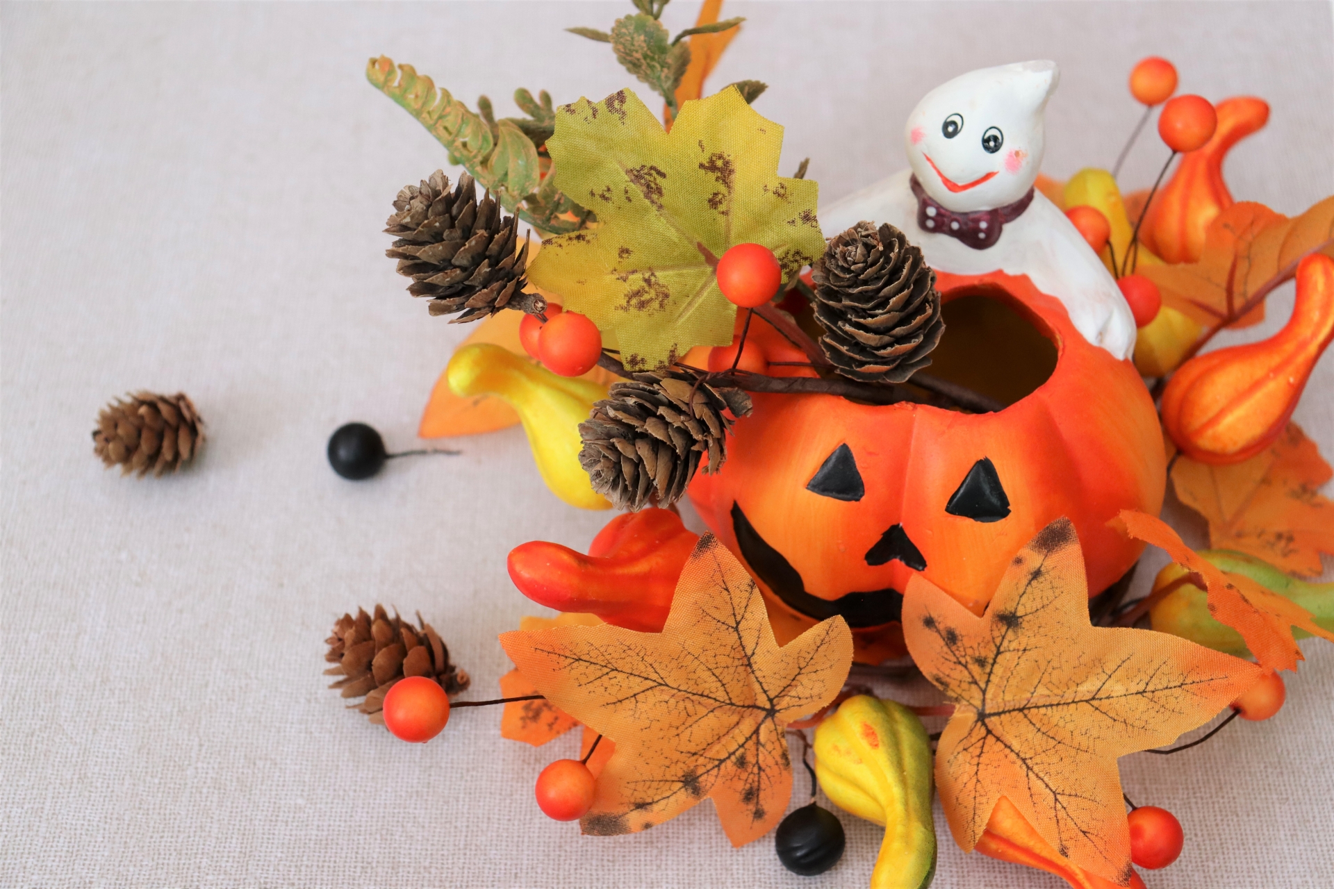 「道の駅あいとうマーガレットステーション」に【びわこドロドロキーホルダー 秋バージョン】登場！ ハロウィンデザインの秋限定ガチャ♪