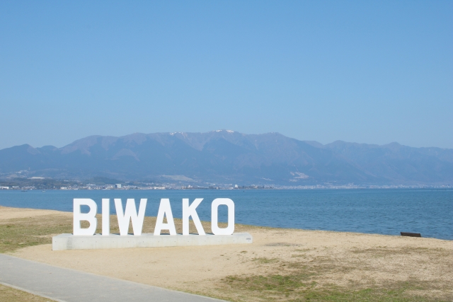 守山市の「BIWAKOモニュメント」がある公園で「SUP×DAY×Beach」開催！ヨガ体験や美味しいグルメも盛りだくさん♪【9月27日】