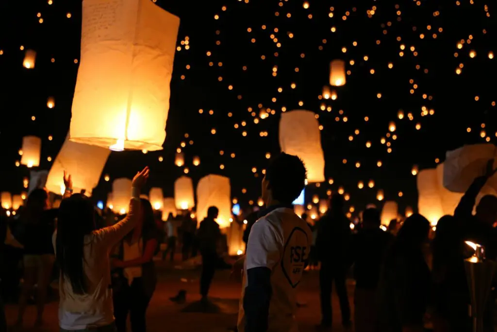 約3,000基のランタンが夜空へ♪幻想的な秋の夜を楽しめる【草津紅葉ランタンフェス2026】草津市矢橋帰帆島公園にて開催【11/28・11/29】