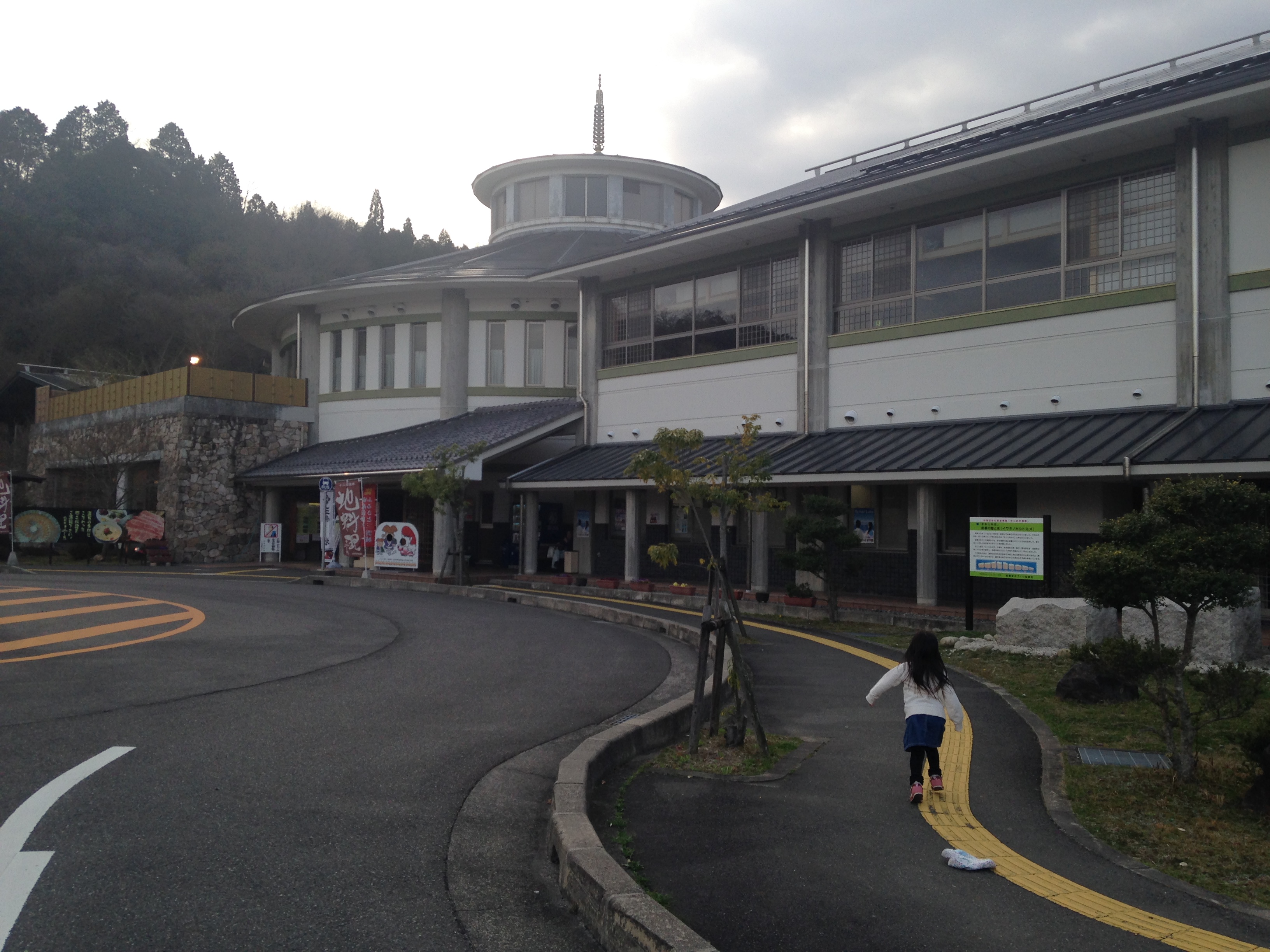 疲れを癒そう！湖南市「十二坊温泉ゆらら」